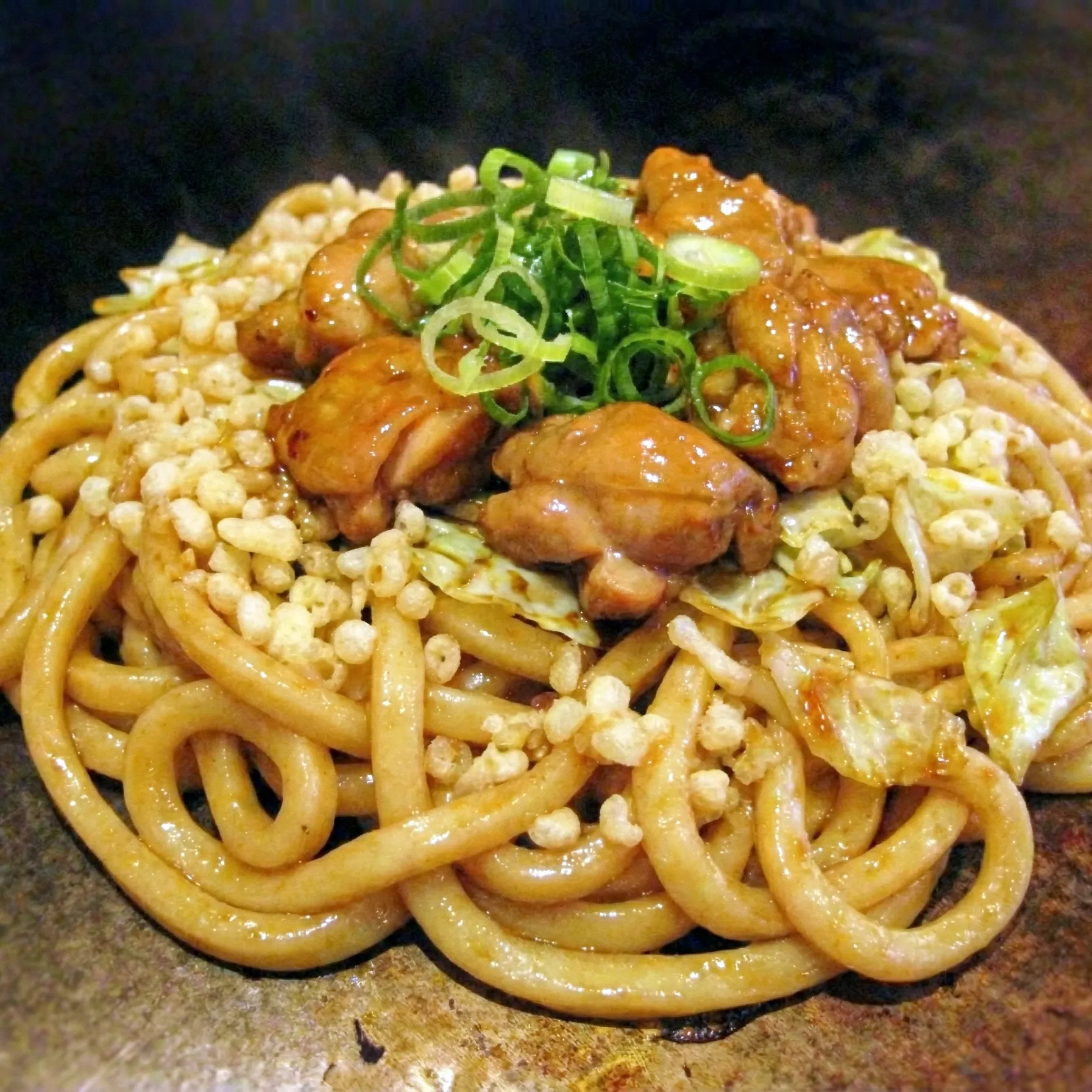 牛もつ焼きうどん